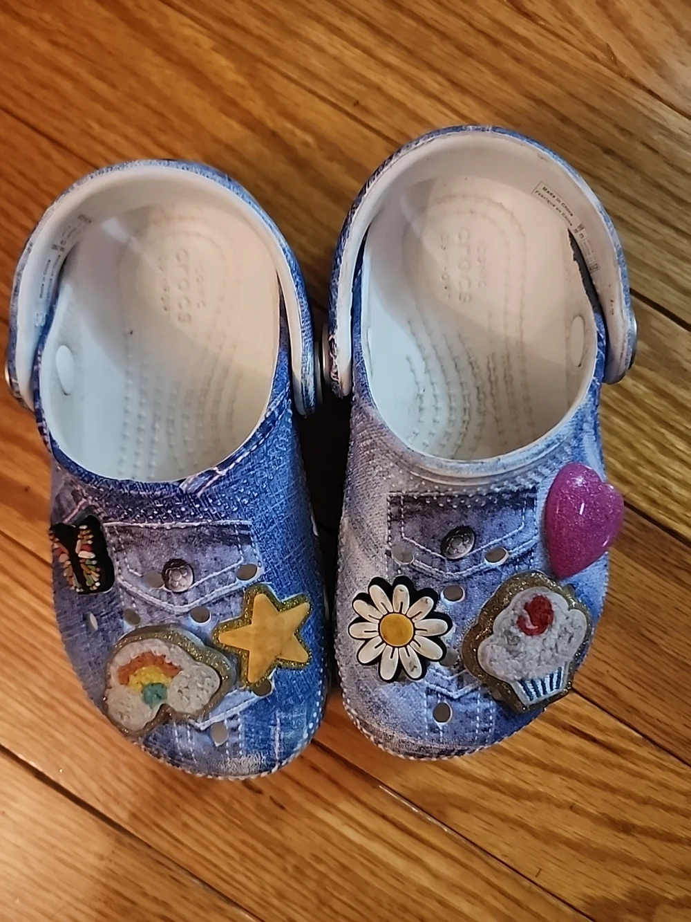 Unisex Kids Crocs Classic Denim Patch Slip-On Clogs WitbFun Charms - Blue